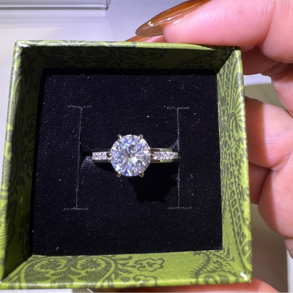 Elegant Silver sparking Ring